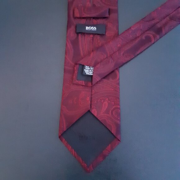 Hugo Boss Deep Red Paisley 100% Silk Tie - Picture 5 of 10